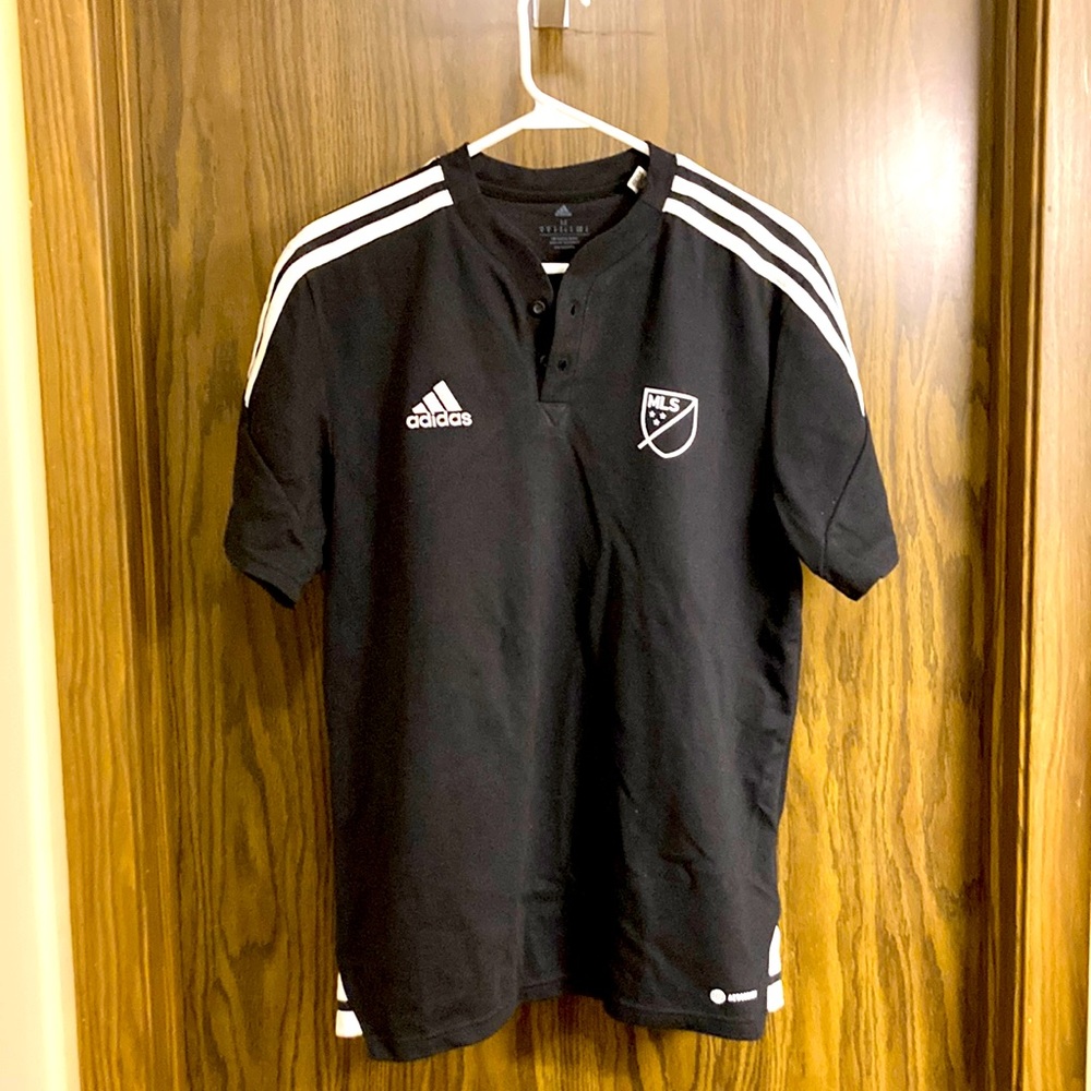 Adidas soccer sh sleeve shirt. Aeroready/Adidas. Size M. 100% Cotton. Like new